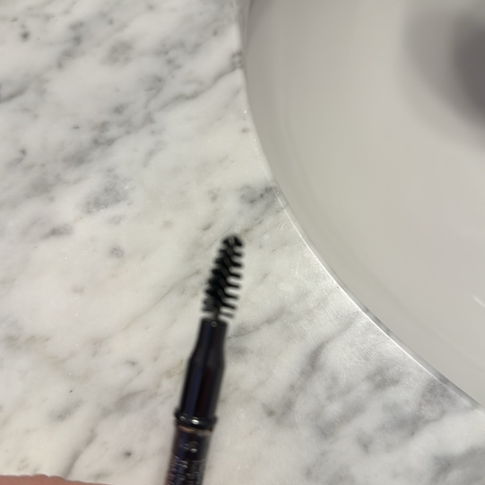 No7 Beautiful Eyebrows Sculpting Pencil - Picture 2 of 3